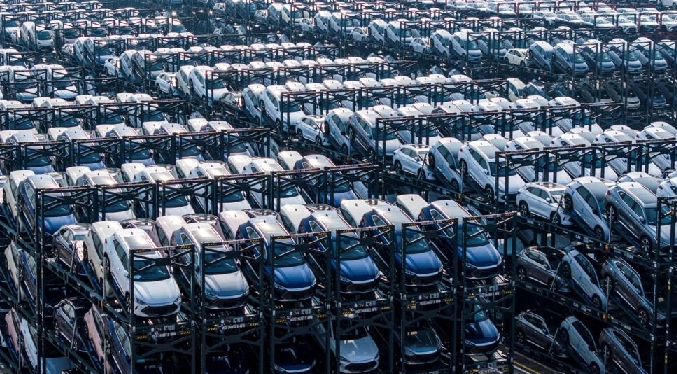 La UE adopta aranceles adicionales de hasta 38 % a vehículos eléctricos chinos