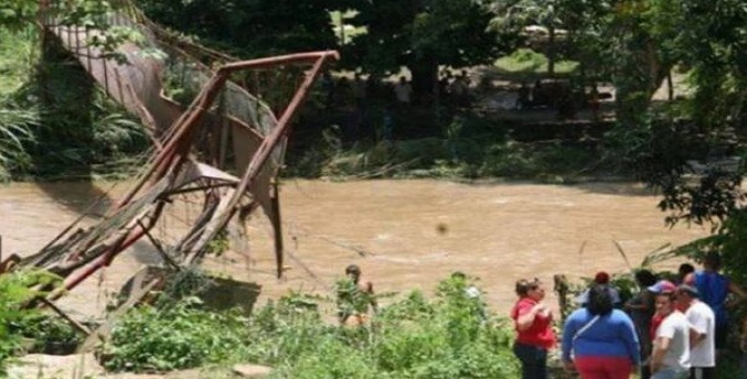 Colapsa el puente de Mochimita entre Cumaná y Cumanacoa