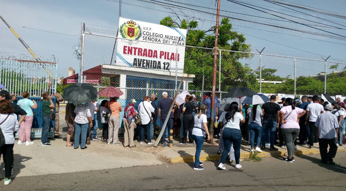 Ciudadanos reportan retraso para votar en el Colegio Nuestra Señora del Pilar