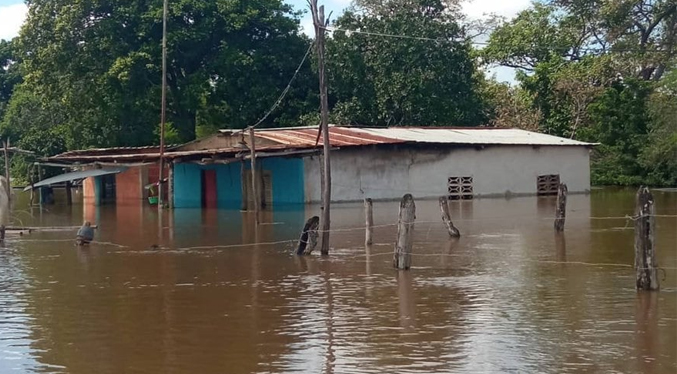 Varias zonas de Sucre continúan sin electricidad y agua potable tras las inundaciones