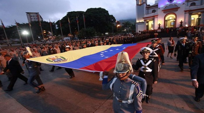 Autoridades conmemoran el natalicio del Libertador