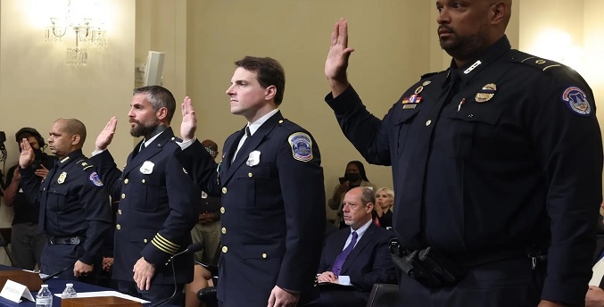 Policía del asalto al Capitolio tras el Supremo: “Solo los votantes pueden parar a Trump”