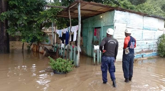 Un muerto deja desbordamiento del río Manzanares en Cumanacoa