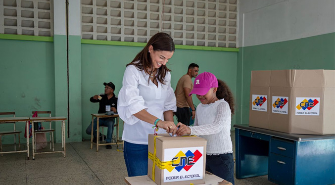 Vanessa Linares de Ramírez tras ejercer el derecho al voto: «El proceso es muy rápido y fluido»