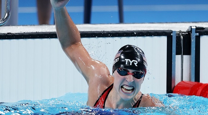 Ledecky iguala el récord de más oros olímpicos para una nadadora