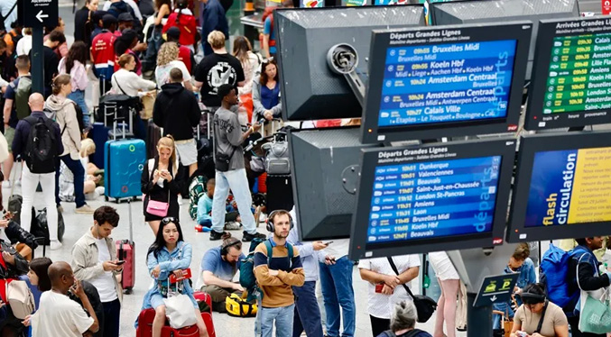 La circulación de trenes en Francia mejora pero la normalidad total no volverá hasta el lunes