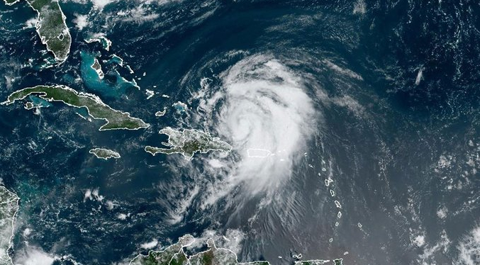 La tormenta Ernesto deja a casi un millón de personas sin luz en Puerto Rico