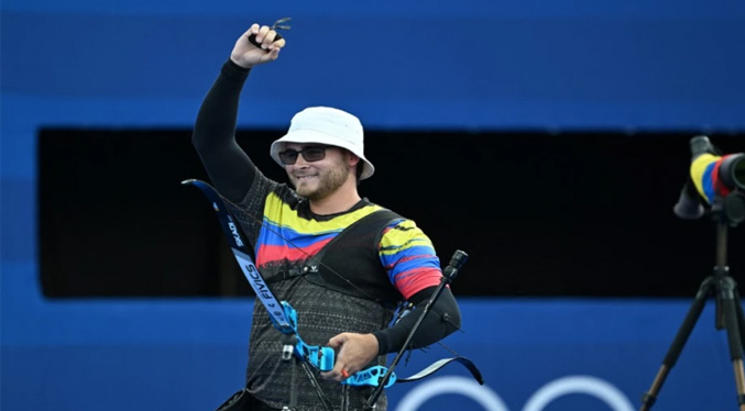 El colombiano Santiago Arcila avanza a octavos de final del tiro con arco en París 2024