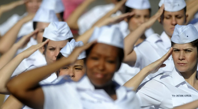 Anuncian que las mujeres de Brasil podrán acceder por primera vez al servicio militar