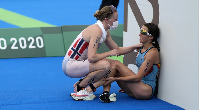 Triatleta que enfermó después de nadar en el Sena dice que malestar fue a causa de un virus