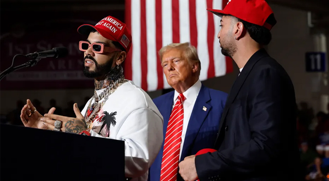 Anuel AA y Justin Quiles apoyan a Trump durante un mitin