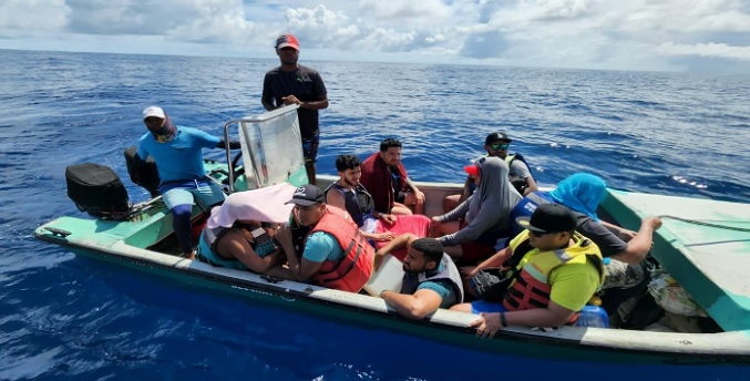 La Armada colombiana rescata a 33 migrantes en dos embarcaciones en el Caribe