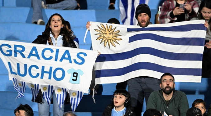 Una marea celeste despide a Luis Suárez en su último partido con Uruguay