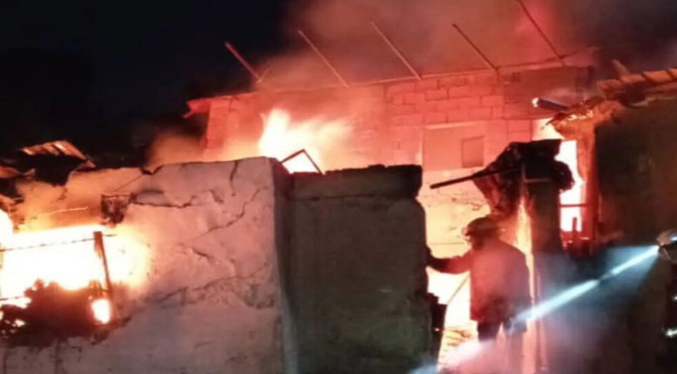 Tres muertos deja incendio en una vivienda de Catia