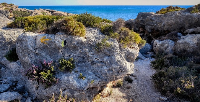 Muere una turista por un desprendimiento de rocas en la isla griega de Creta