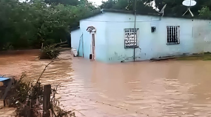 Al menos 100 viviendas afectadas por las lluvias en Falcón