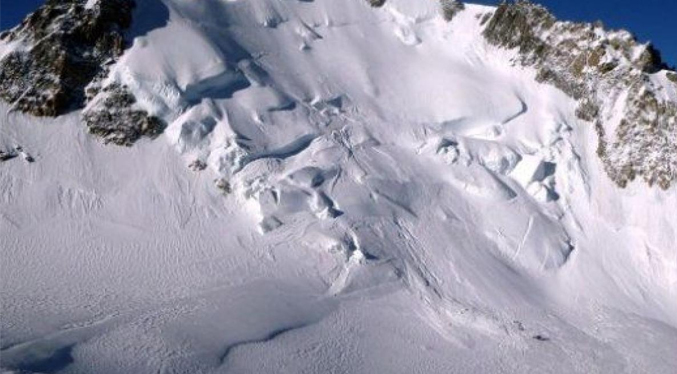 Hallan muertos en el Mont Blanc a cuatro alpinistas atrapados por el mal tiempo