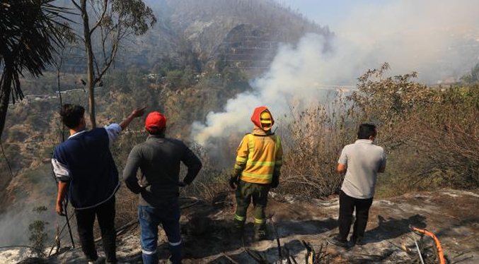 Suben a siete los heridos por incendio provocado en Quito