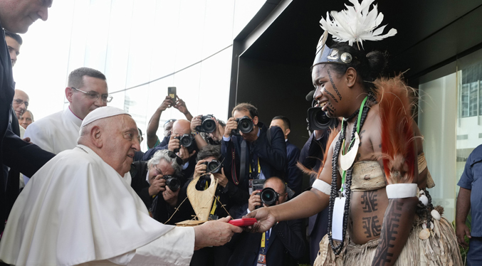 El Papa pide a religiosos de Papúa Nueva Guinea ocuparse de los marginados