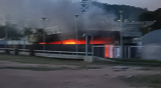 Gobierno denuncia «sabotaje por un incendio» en una estación de tren en Caracas