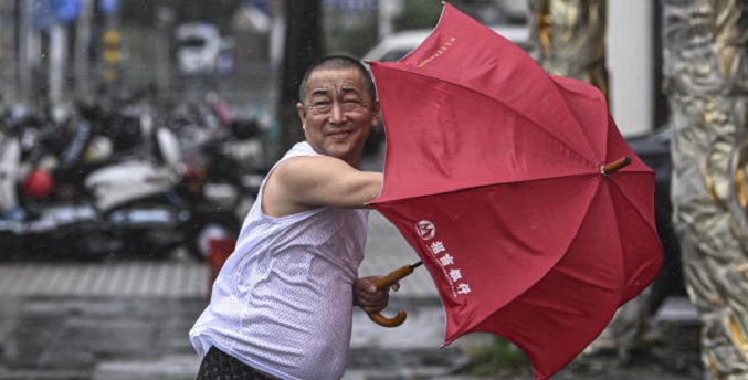 Tifón Yagi toca tierra en la provincia insular de Hainan, en el sur de China