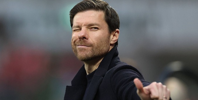 Xabi Alonso fue galardonado como el mejor entrenador de la Bundesliga en 2024