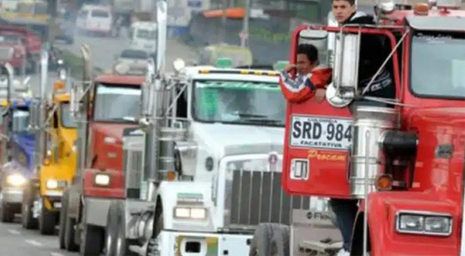 El paro de camioneros colombianos paraliza parcialmente la frontera con Venezuela