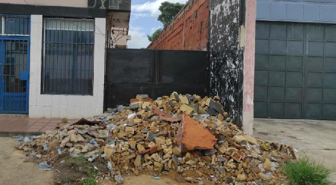 Multas de hasta 100 euros pagarán quienes arrojen escombros en vías públicas de El Tigre