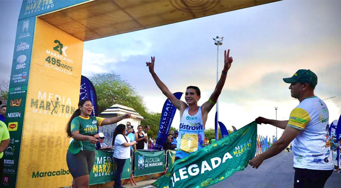 Por segundo año consecutivo Whinton Palma gana la Media Maratón de Maracaibo 2024