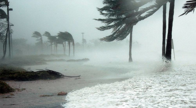 El huracán Helene está fortalecido a categoría 2 con el camino a Florida