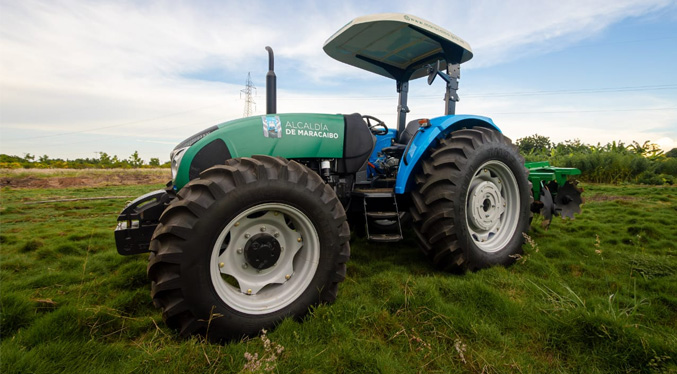 Productores del oeste ya cuentan con un tractor para impulsar cosechas en Maracaibo