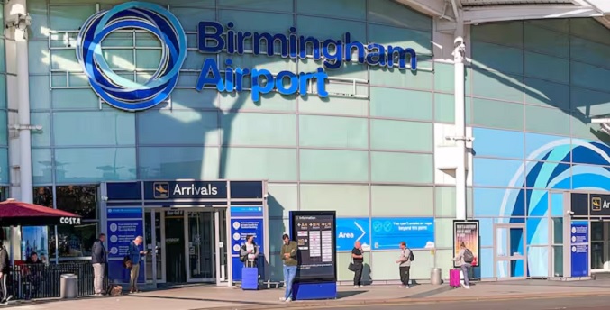 El aeropuerto inglés de Birmingham suspende vuelos tras hallarse un vehículo sospechoso