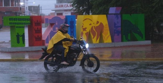 El huracán Milton de categoría 4 deja lluvias «torrenciales» en el este de México