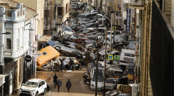 España decreta tres días de luto por los 70 fallecidos de las inundaciones