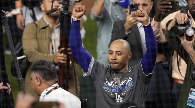 Zapatillas de Freeman y guantes de Betts al Salón de la Fama del béisbol