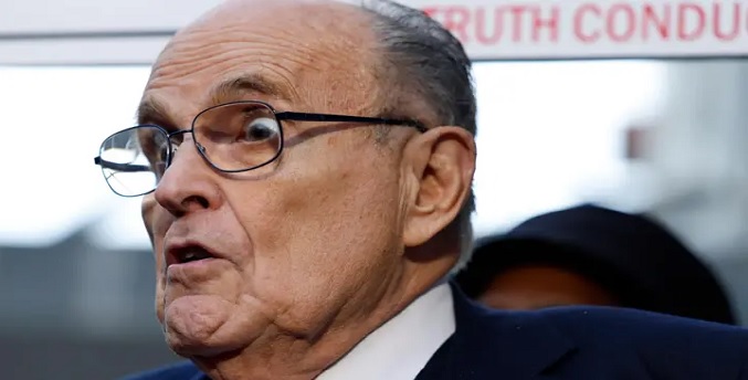 El caso de fraude electoral del que no habla Trump: el de su colaborador Giuliani