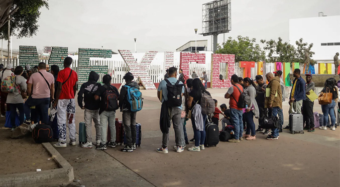 Migrantes en la frontera sur de México buscan apresurar los trámites previo a los comicios en EEUU