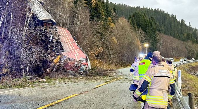 Un muerto y cuatro heridos al descarrilar un tren en el norte de Noruega