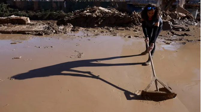 España aún con mucho barro en las calles tras las inundaciones en Valencia