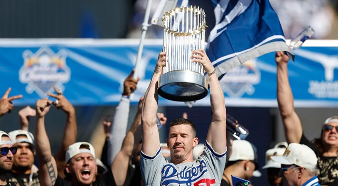 Los Dodgers paralizan la ciudad de Los Ángeles con su primer desfile en 36 años