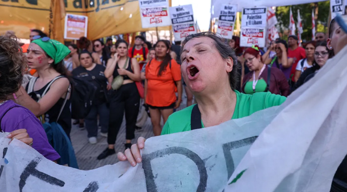 Miles de argentinas inician en Buenos Aires la marcha del 25-Nov contra la violencia de género