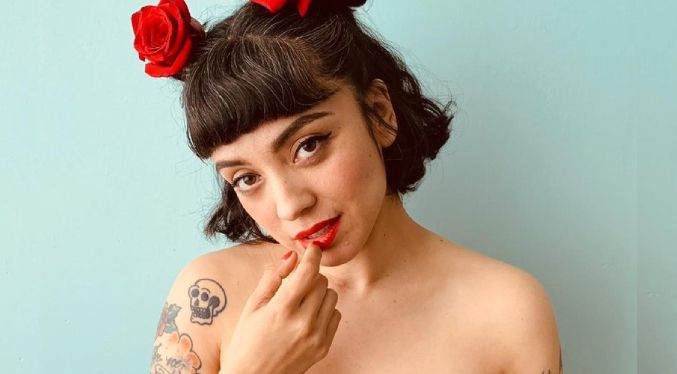 Mon Laferte ofrecerá un espectáculo en el que ella y los asistentes estarán desnudos