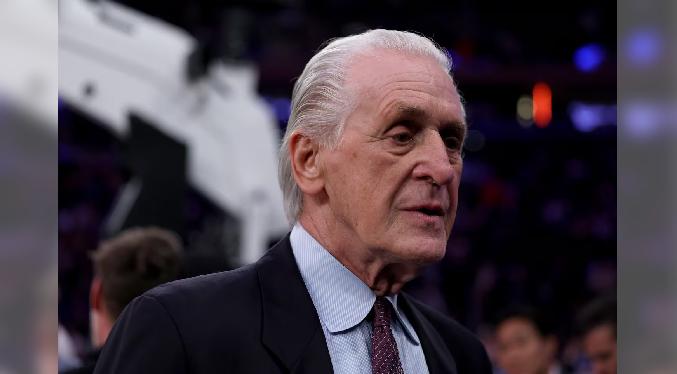 Lakers homenajearán al exentrenador Pat Riley con una estatua fuera de la arena