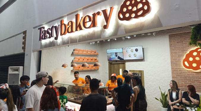 Tasty Bakery inaugura su primera sede y cumple ocho años horneando con amor