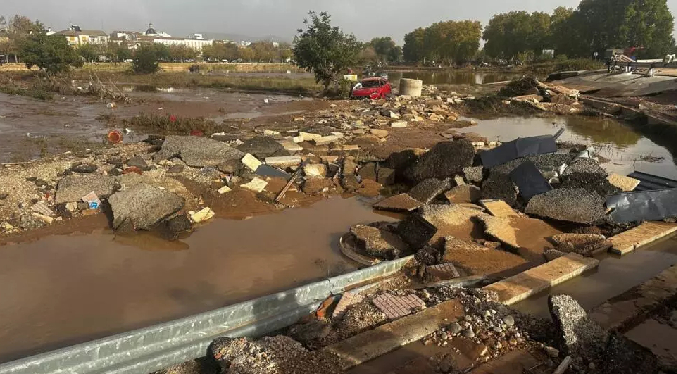 España envía más militares a una Valencia traumatizada por la devastación de las inundaciones