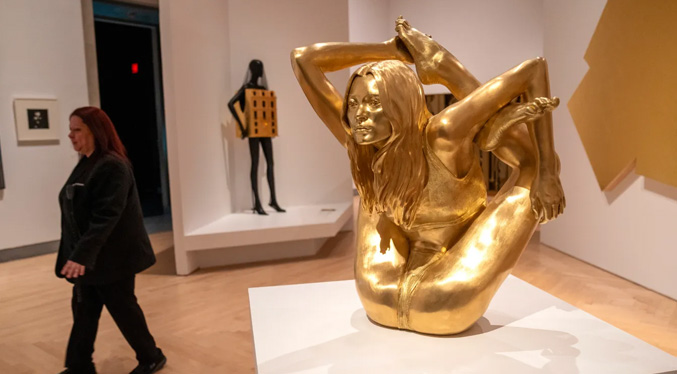 Una exposición en Nueva York muestra el oro como objeto de lujo y de explotación humana