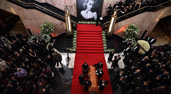 México rinde homenaje a la diva Silvia Pinal en el Palacio de Bellas Artes