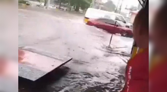 Maracaibo registra anegaciones en varios sectores la tarde de este 1-Nov