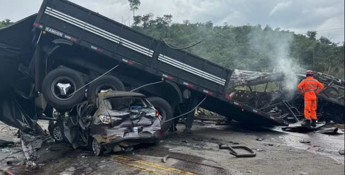 Mueren al menos 22 personas en un accidente de autobús en Brasil