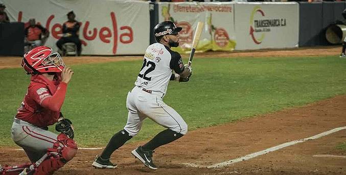 Alí Castillo deja en el terreno a Cardenales con su hit 600